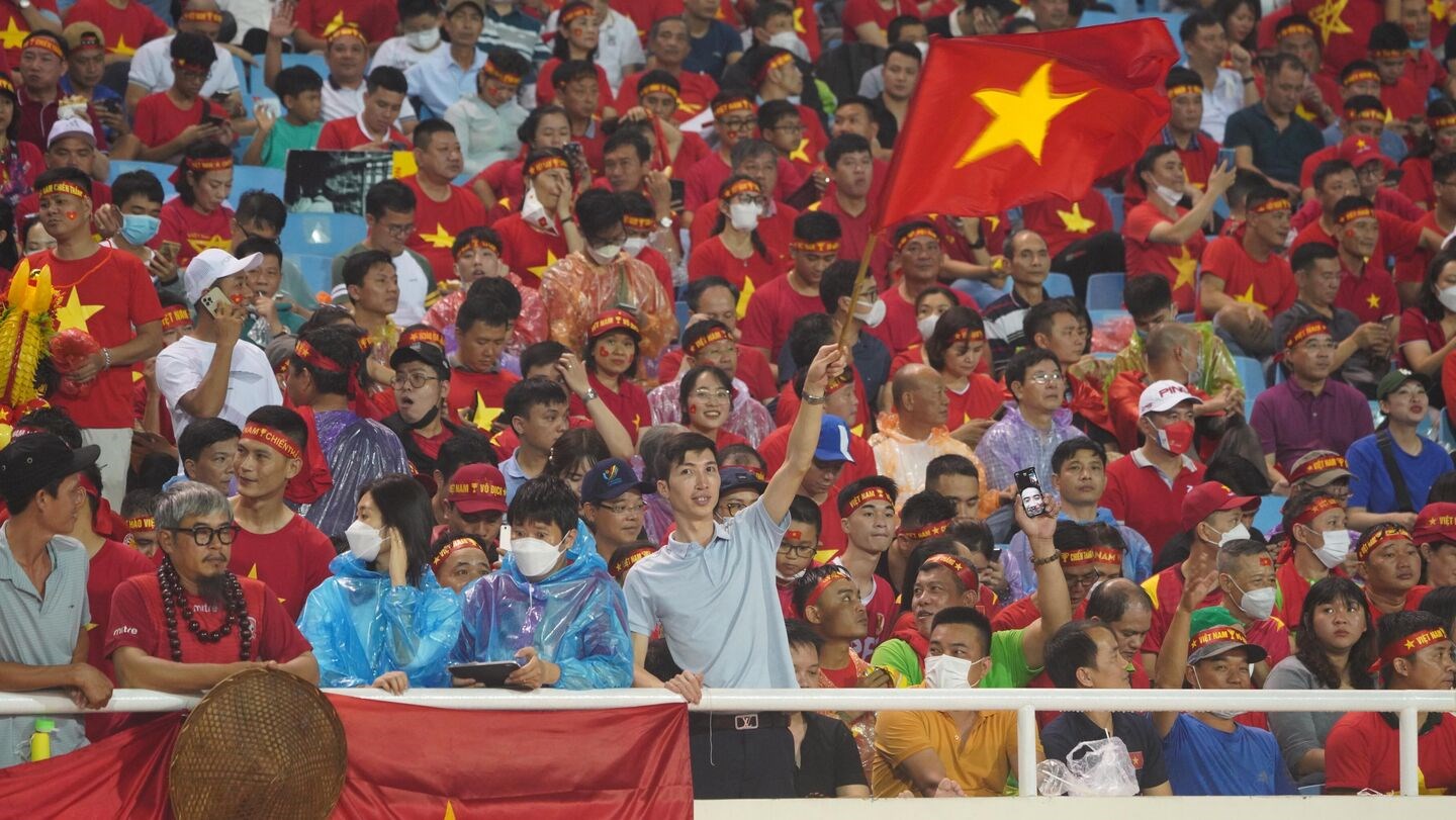 Cổ động viên Việt Nam “cháy” hết mình trong trận Chung kết bóng đá nam - ảnh 6